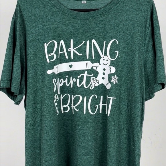 generic Tops - 👛 (ANY 2/$25) NWOT Green 'Baking Spirits Bright' T-Shirt